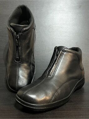 Easy Spirit Black Front-Zip Leather Ankle Booties
